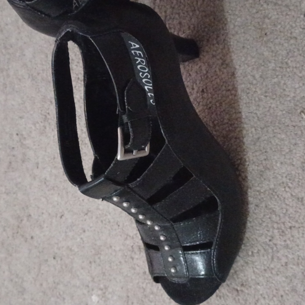 Aerosoles Rottlesnake black heels 6M